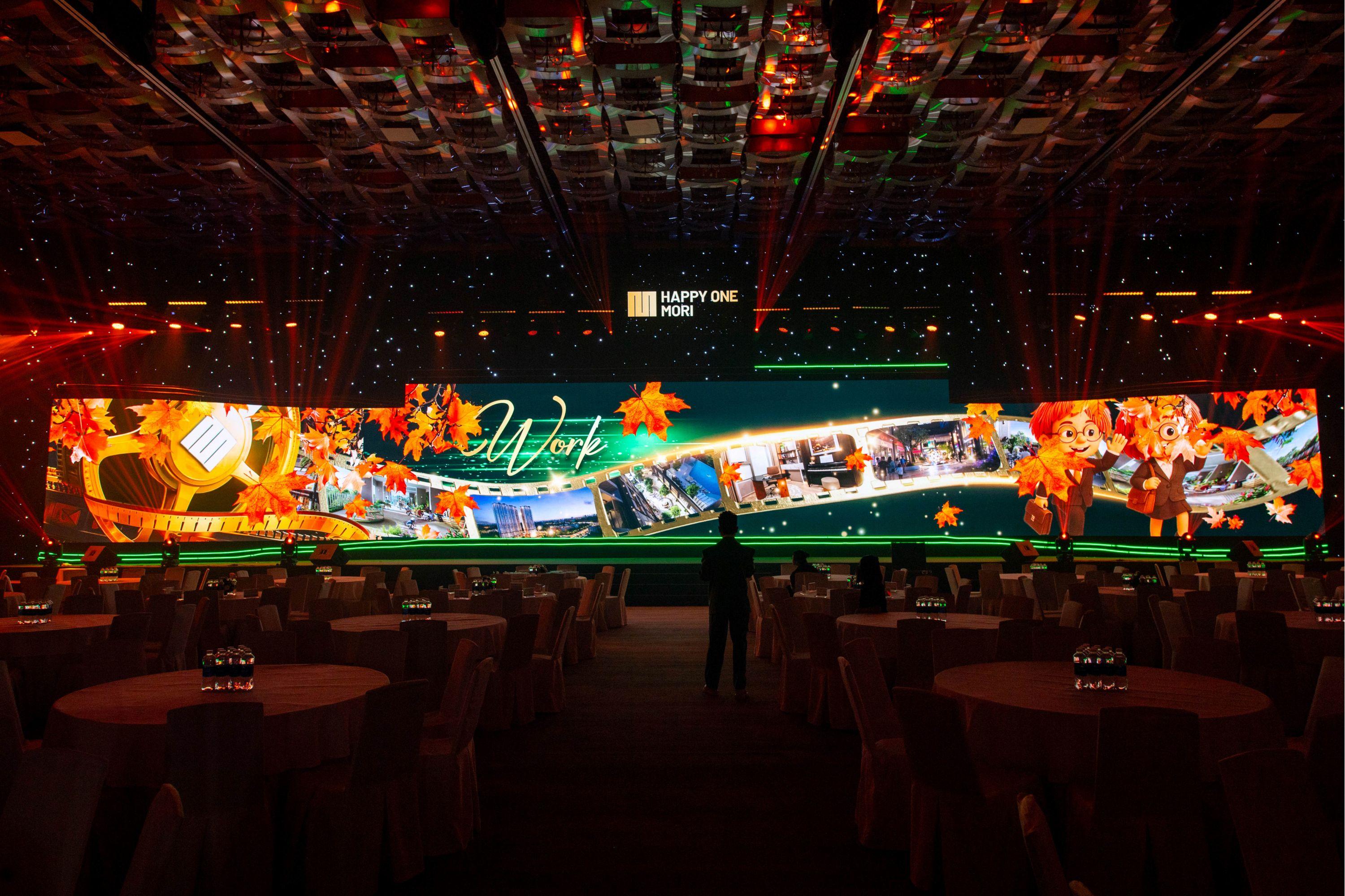 LIVE THE MOMENT – MOVE MOMENT, MORI MORE