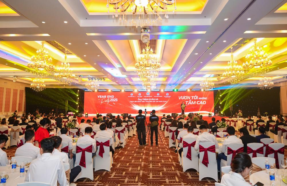 VẠN XUÂN GROUP VINH DANH CÁC TẬP THỂ, CÁ NHÂN XUẤT SẮC & TRI ÂN ĐỐI TÁC TẠI SỰ KIỆN YEAR END PARTY 2025