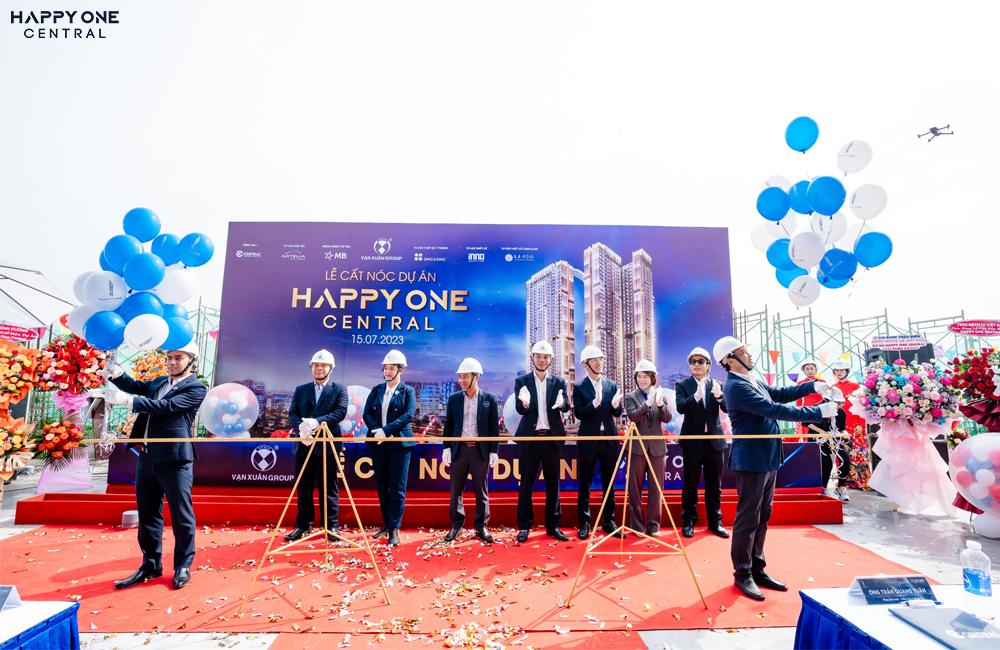 Tưng bừng Lễ cất nóc dự án Happy One Central