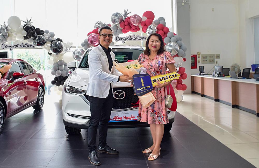 Vạn Xuân Group trao xe Mazda CX5 cho chủ nhân giải thưởng “Vì bạn xứng đáng”