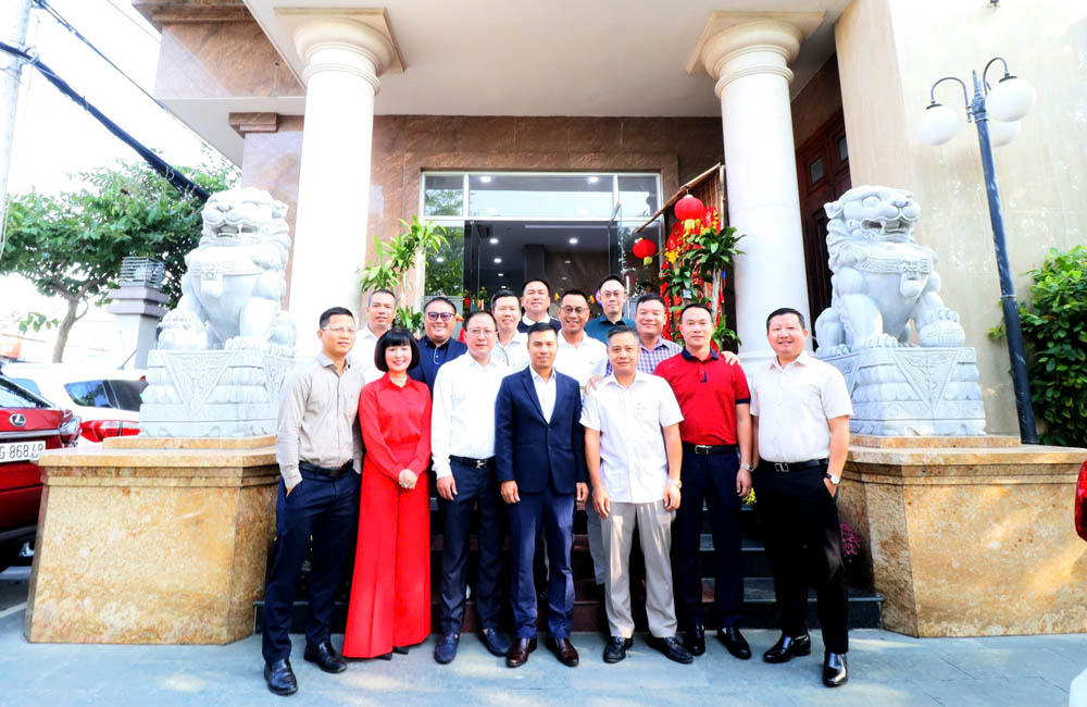 VẠN XUÂN GROUP KHAI XUÂN - ẤT TỴ 2025