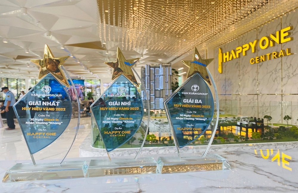 Chuyên viên tư vấn Happy One Central nhận vàng khi tham gia “30 ngày check-in nhận thưởng khủng” 