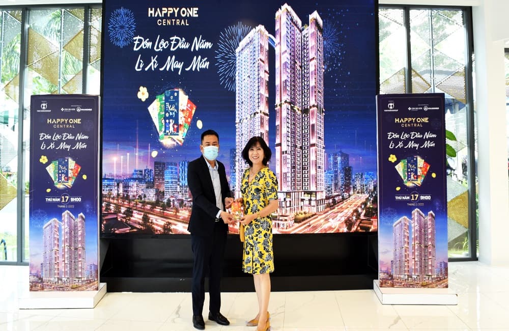 Khách hàng Happy One Central thanh toán sớm nhận lộc xuân từ chủ đầu tư