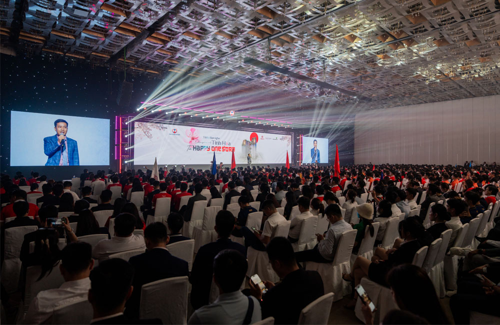 1.500 chuyên viên tư vấn và những khoảnh khắc bùng nổ tại sự kiện “Ra quân” Happy One Sora