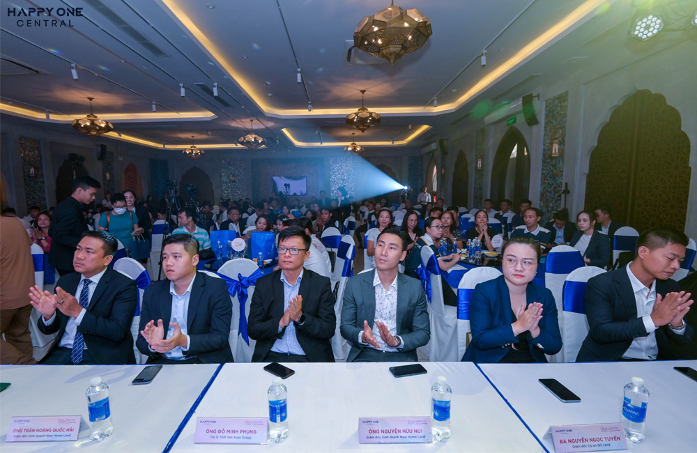 Đông đảo khách tham dự Lễ mở bán 100 căn cuối Happy One Central