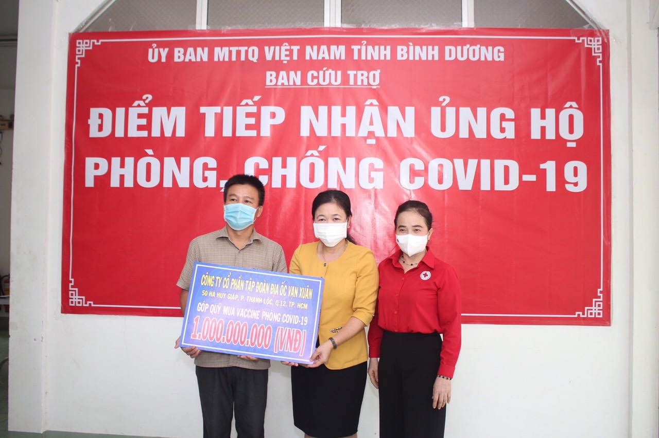 VẠN XUÂN GROUP TRAO TẶNG 1 TỶ ĐỒNG PHÒNG, CHỐNG DỊCH COVID-19 CHO TỈNH BÌNH DƯƠNG